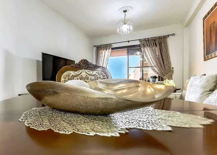 Elite Palace 阿德耶